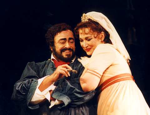 Carol Vaness and Luciano Pavarotti in Tosca